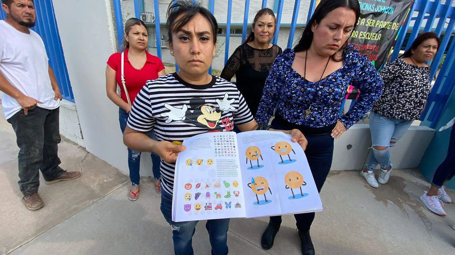 Padres de familia sanluisinos están inconformes por los contenidos de los libros de texto gratuitos